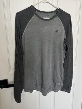 Hurley Charcoal and Light Gray Raglan Long Sleeve Curved Hem Men’s Small